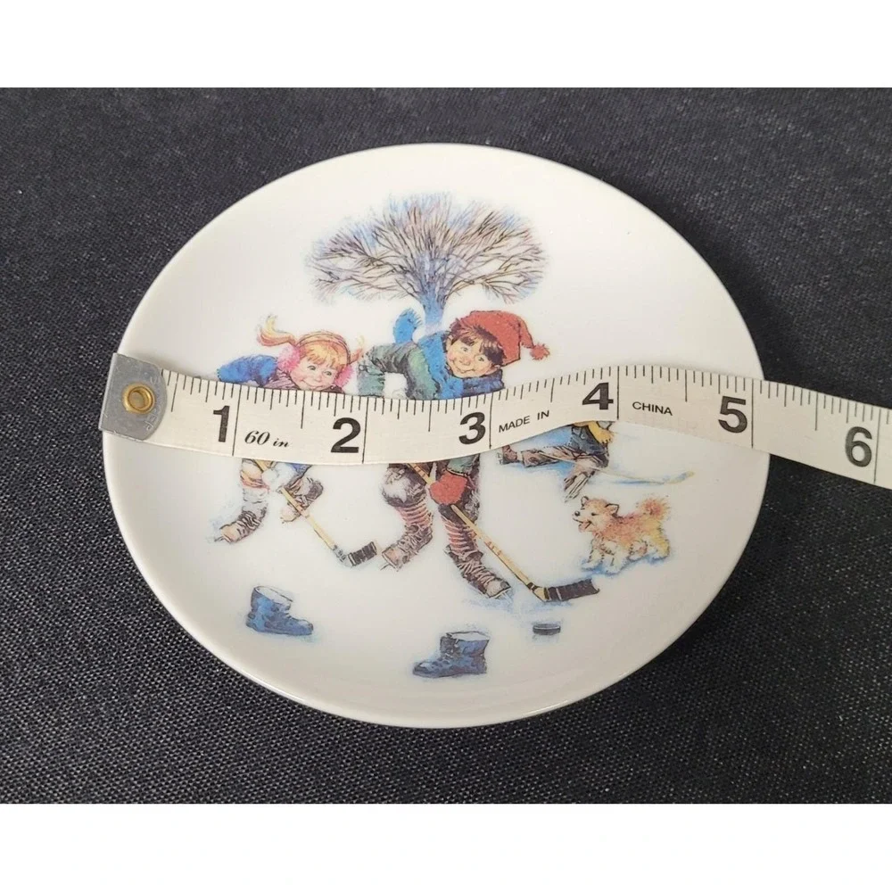 Avon Mini Collector Plate Winter Wonderland Series Breaking The Ice 1986